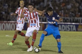 Camacho em jogada durante partida contra o Botafogo-SP