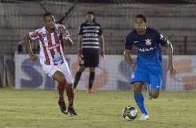 Pablo formou dupla de zaga com Balbuena e não levou gol contra o Botafogo-SP