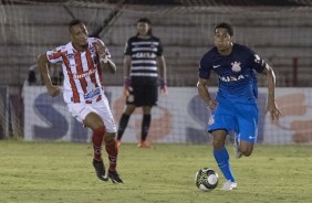 Pablo formou dupla de zaga com Balbuena e no levou gol contra o Botafogo-SP