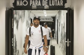 Clayton antes do jogo contra o Botafogo-SP, pelo Paulisto