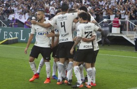 Comemorao da vitria nas quartas de final contra o Botafogo-SP