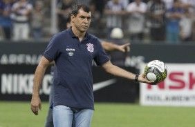 Fbio Carille comandando o time no duelo contra o Botafogo-SP, pelo Paulisto