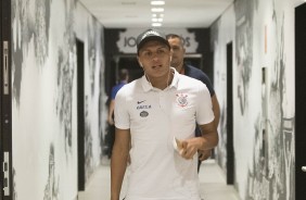 Lo Santos antes do jogo contra o Botafogo-SP, pelo Paulisto