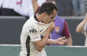 Rodriguinho marcou o único gol da partida contra o Botafogo-SP