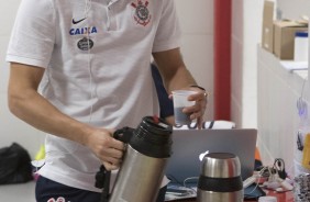 Rodriguinho tomando café antes do duelo contra o Internacional, no Beira Rio, pela Copa do Brasil