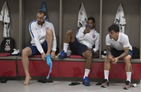 Walter, Léo Príncipe e Fagner antes do jogo contra o Internacional no Beira Rio, pela Copa do Brasil