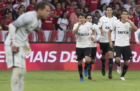 Jogadores do Corinthians comemorando gol em partida válida pela Copa do Brasil