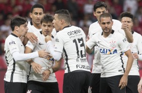 Jogadores do Corinthians comemorando gol em partida válida pela Copa do Brasil