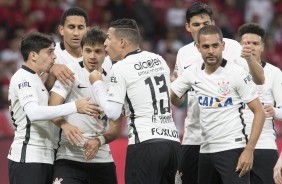 Jogadores do Corinthians comemorando gol em partida vlida pela Copa do Brasil