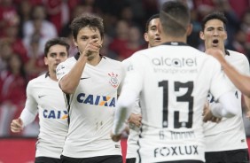 Jogadores do Corinthians comemorando gol em partida vlida pela Copa do Brasil