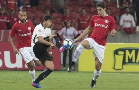 Romero em ação contra o Internacional pela Copa do Brasil