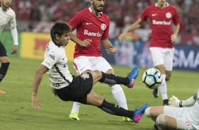 Romero em ação contra o Internacional pela Copa do Brasil