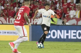 Romero em ação contra o Internacional pela Copa do Brasil