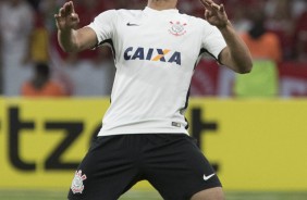Zagueiro Pablo domina bola na partida contra o Internacional vlida pela Copa do Brasil