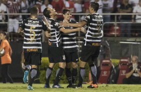 Gabriel, Rodriguinho, Fagner e Balbuena comemorando o gol do Corinthians contra o So Paulo