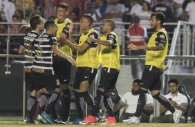Rodriguinho e Guilherme Arana comemorando o segundo gol do Corinthians no Morumbi
