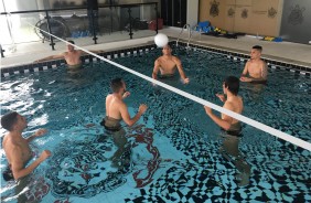 Jogadores titulares caíram na água após trabalho na academia