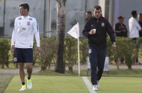 Balbuena e o tcnico Fbio Carille durante atividade que antecede a partida contra o Internacional