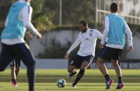 Danilo j treina com bola aps perodo fora por leso