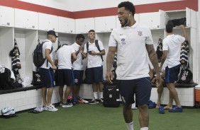Kazim descontraido antes de encarar o São Paulo, pelo Paulistão