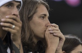 A torcida no acreditou na eliminao contra o Internacional, em plena Arena Corinthians