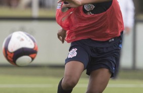 Wariam durante treino só com reservas no CT