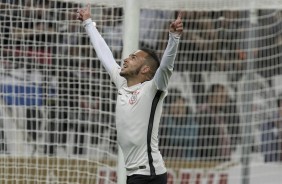 Maycon anotou o gol logo no começo da partida contra o Internacional