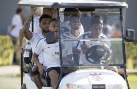 Motorista Guilherme Arana conduziu jogadores em carrinho de golfe pelo CT