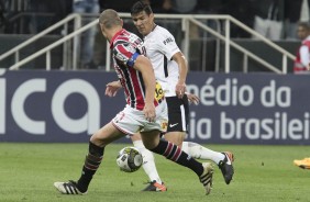 Balbuena marcando jogador do So Paulo, pelo Paulisto