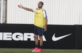 Clayton durante reapresentação do time após ser eliminado pelo Internacional, na Arena