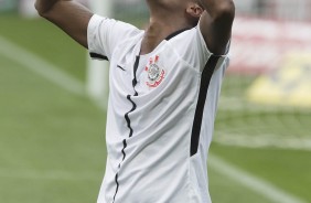 Jô marcou mais uma vez em clássico e garantiu o empate contra o São Paulo