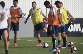 Jogadores durante reapresentao do time aps ser eliminado pelo Internacional, na Arena