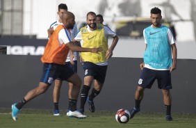 Jogadores durante reapresentação do time após ser eliminado pelo Internacional, na Arena