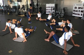 Jogadores na academia após ser eliminado pelo Internacional, na Arena