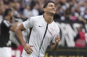Pablo se lamentando diante o São Paulo, na Arena, pelo Paulistão