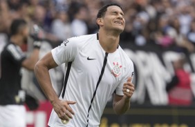 Pablo se lamentando diante o So Paulo, na Arena, pelo Paulisto