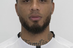 Kazim em foto 3x4 com a camisa principal para temporada 2017