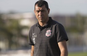 O técnico Fábio Carille comandou a atividade tática
