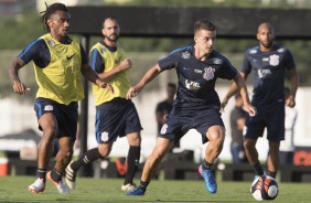 O treino contou com o meia Danilo entre os atletas, que se recupera de leso