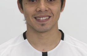 Romero em foto 3x4 com a camisa principal para temporada 2017