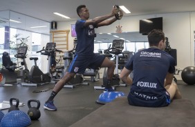 Alguns jogadores titulares permaneceram na academia do CT por um perodo do treino