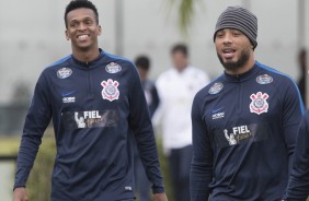 J e Kazim durante treino preparatrio para a final contra a Ponte