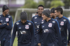O elenco teve um dia descontraído no CT