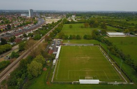  no estdio King George's Fields que o Corinthian-Casuals manda seus jogos desde 88