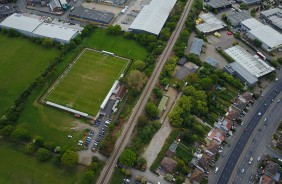 Estdio King George's Fields, do Corinthian-Casuals, visto de cima