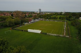 O Corinthian-Casuals perdeu a final nos pnaltis em casa, no King George's Fields