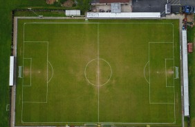 Vista aérea do estádio King George's Fields, casa do Corinthian-Casuals
