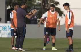 Carille passando as instrues para o elenco