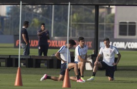 Marquinhos Gabriel, Guilherme Arana e Balbuena se aquecem