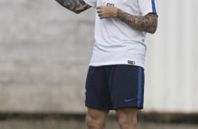 Fagner, que segue aguarda decisão do TJD para atuar na final, participou do treino